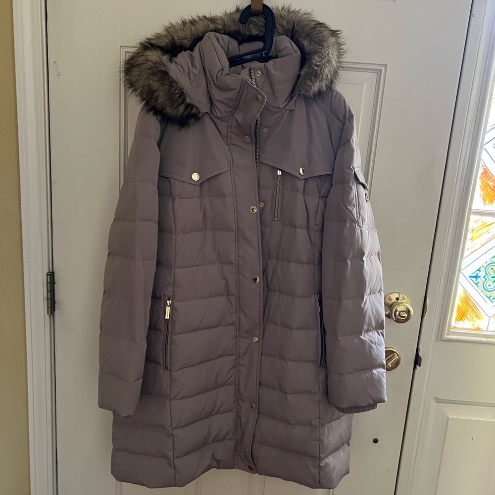 Michael Kors heavy puffer jacket with elastic band and jersey knit sleevs
